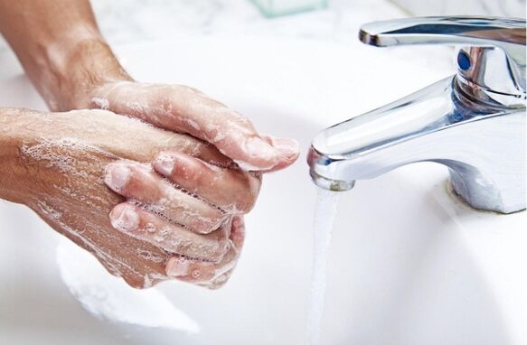 Wash your hands before preparing gluten-free food for your child. 